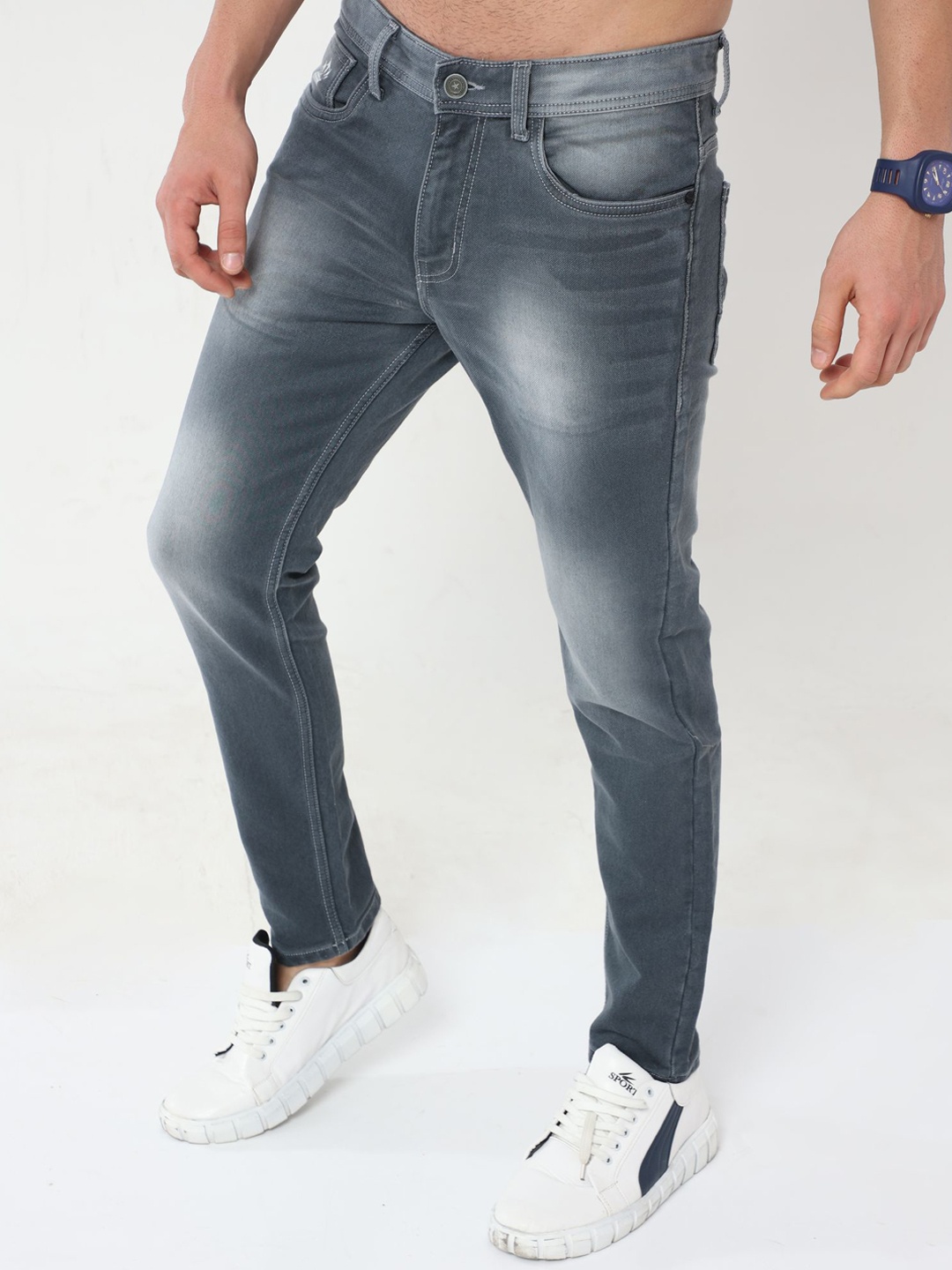 

Reslag Men Grey Slim Fit Mildly Distressed Heavy Fade Stretchable Jeans