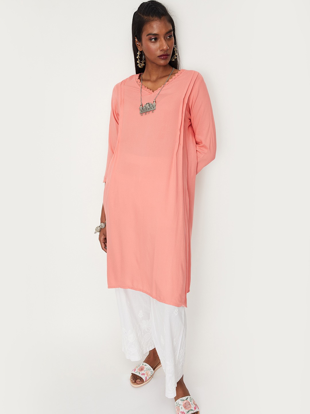 

max V-Neck Regular Straight Kurta, Peach
