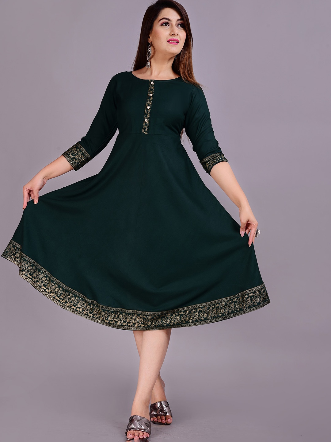 

SkyaSia Women Green Thread Work Kurta
