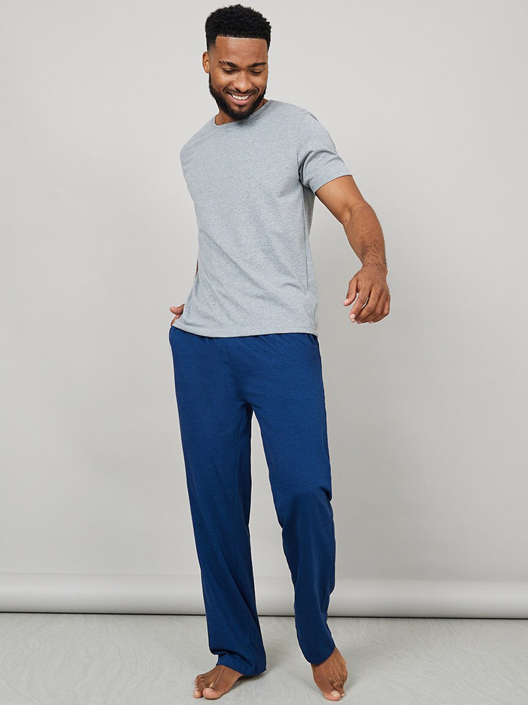 

Styli Men Solid T-Shirt & Pyjama Set, Grey