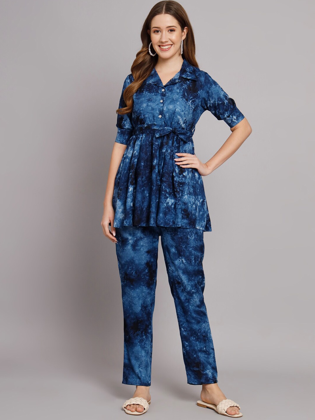 

Vastralay Women Tie & Dye Printed Top & Trousers, Navy blue
