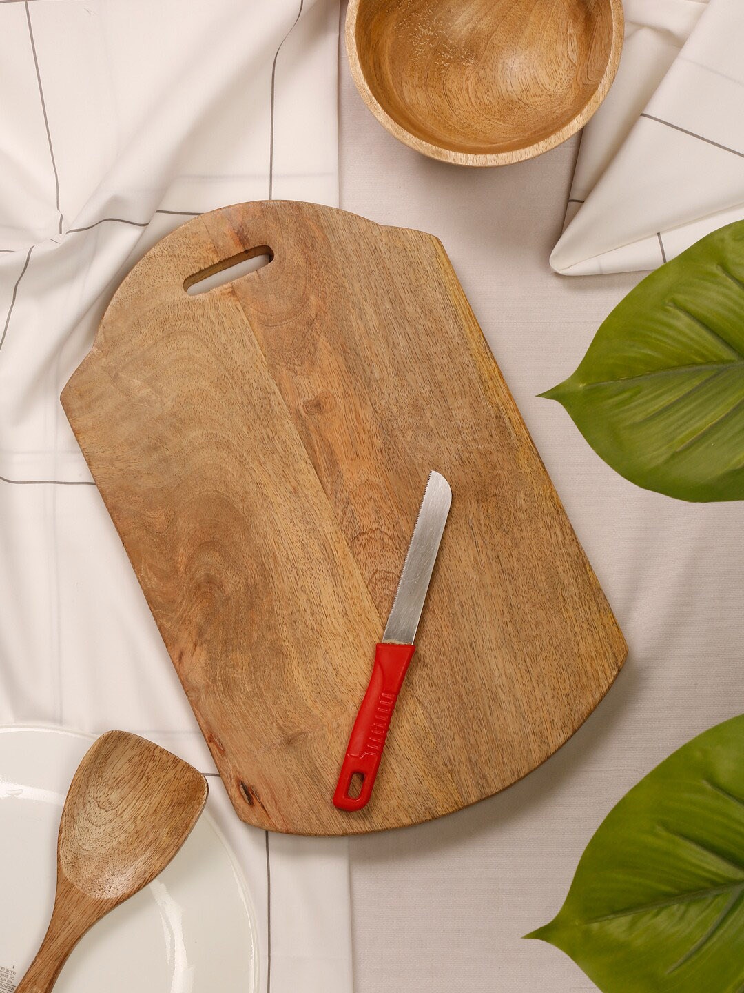 

eyda Camel Brown Wooden Chopping Board With Handle