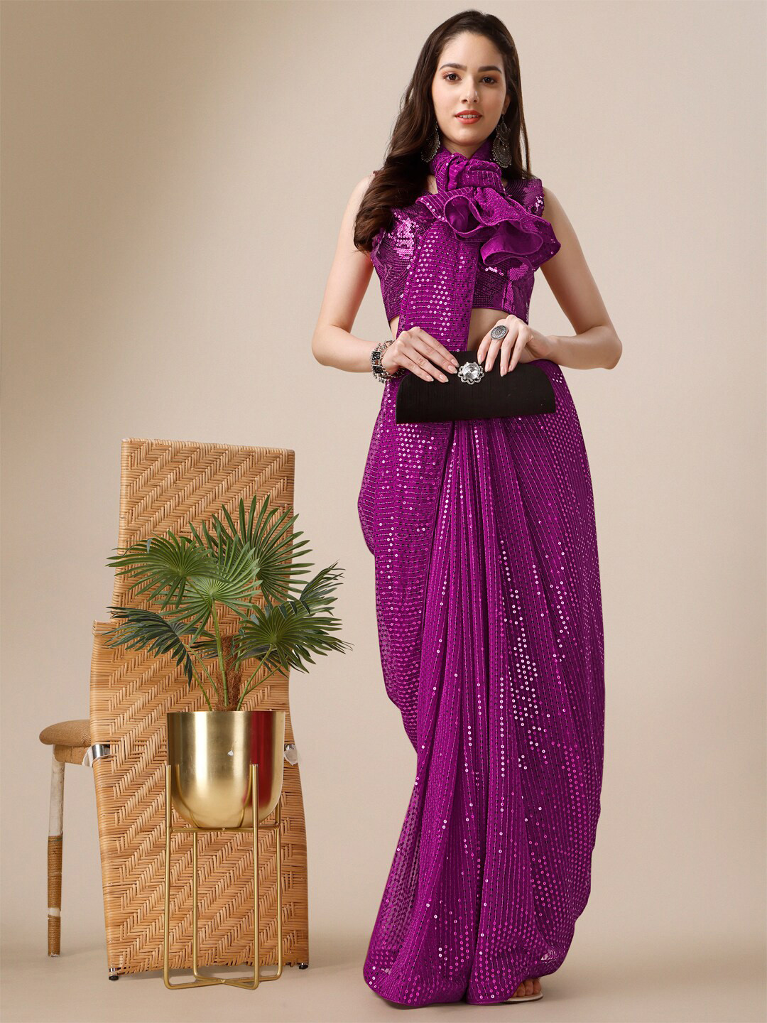 

CLEMIRA Sequinned Embellished Georgette Saree, Pink