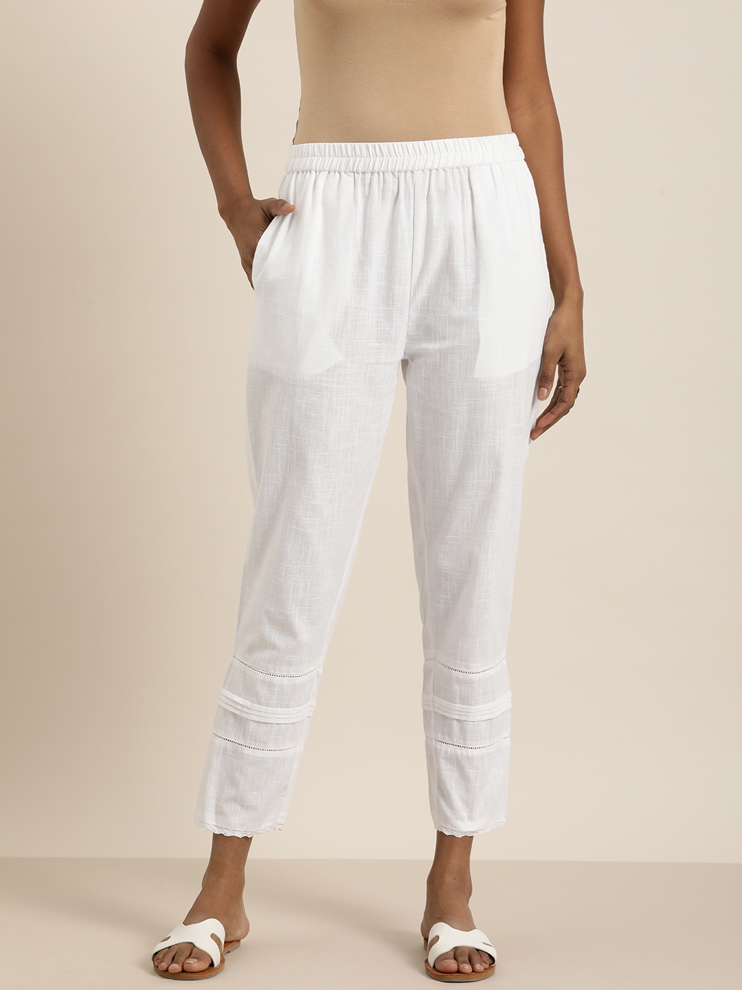 

Taavi Women Woven Legacy Pure Cotton Regular Cropped Trouser, White