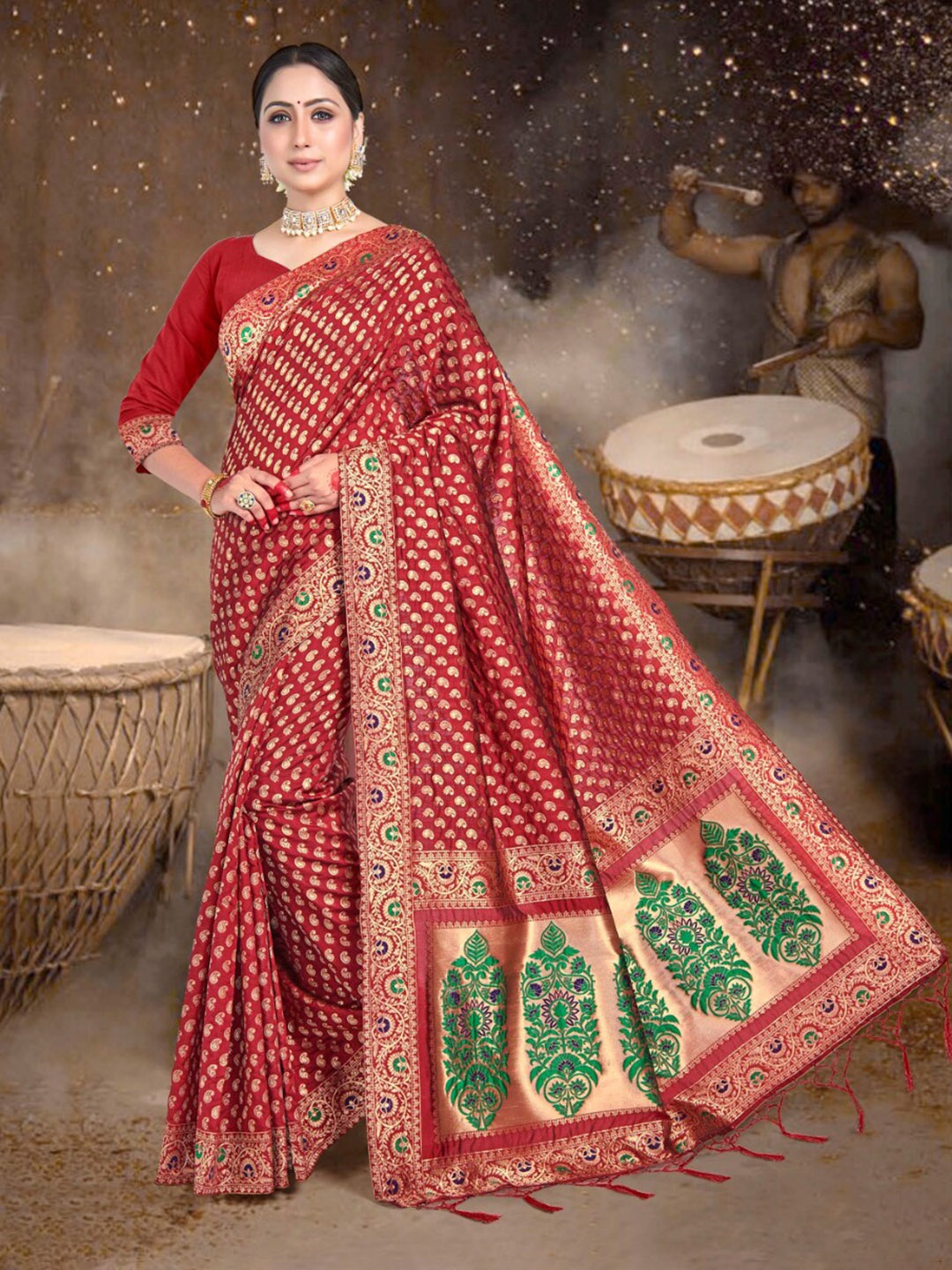 

Vardha Paisley Woven Design Zari Banarasi Saree, Maroon