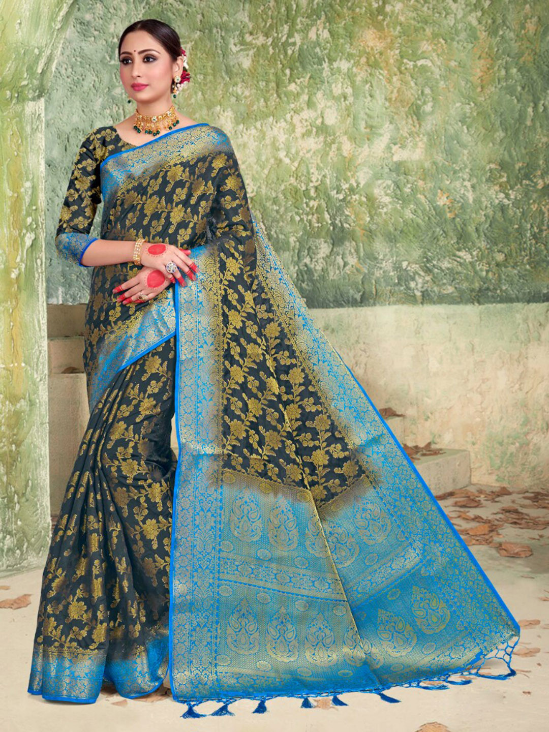 

Vardha Woven Design Zari Art Silk Banarasi Saree, Black