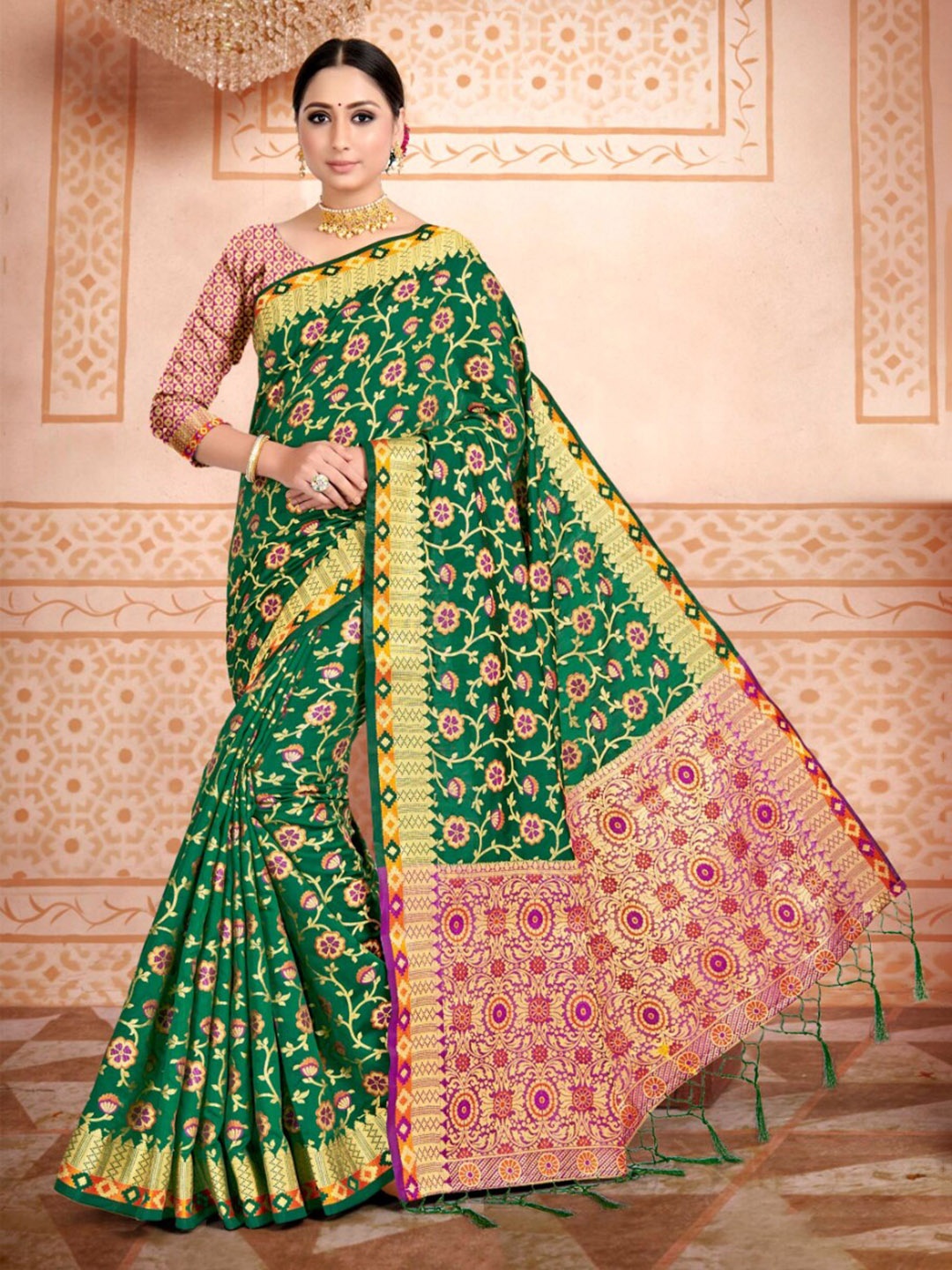 

Vardha Woven Design Zari Art Silk Banarasi Saree, Green