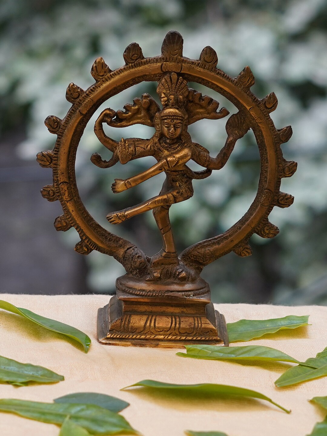 

Gallery99 Brown Dancing Natraj Showpiece