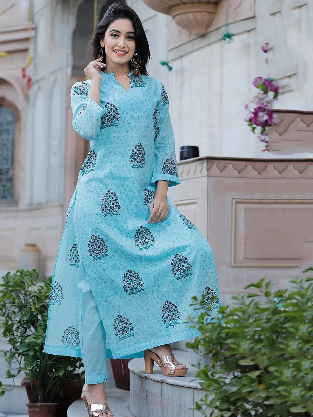 

SkyaSia Mandarin Collar Floral Printed Kurta with Trousers, Blue