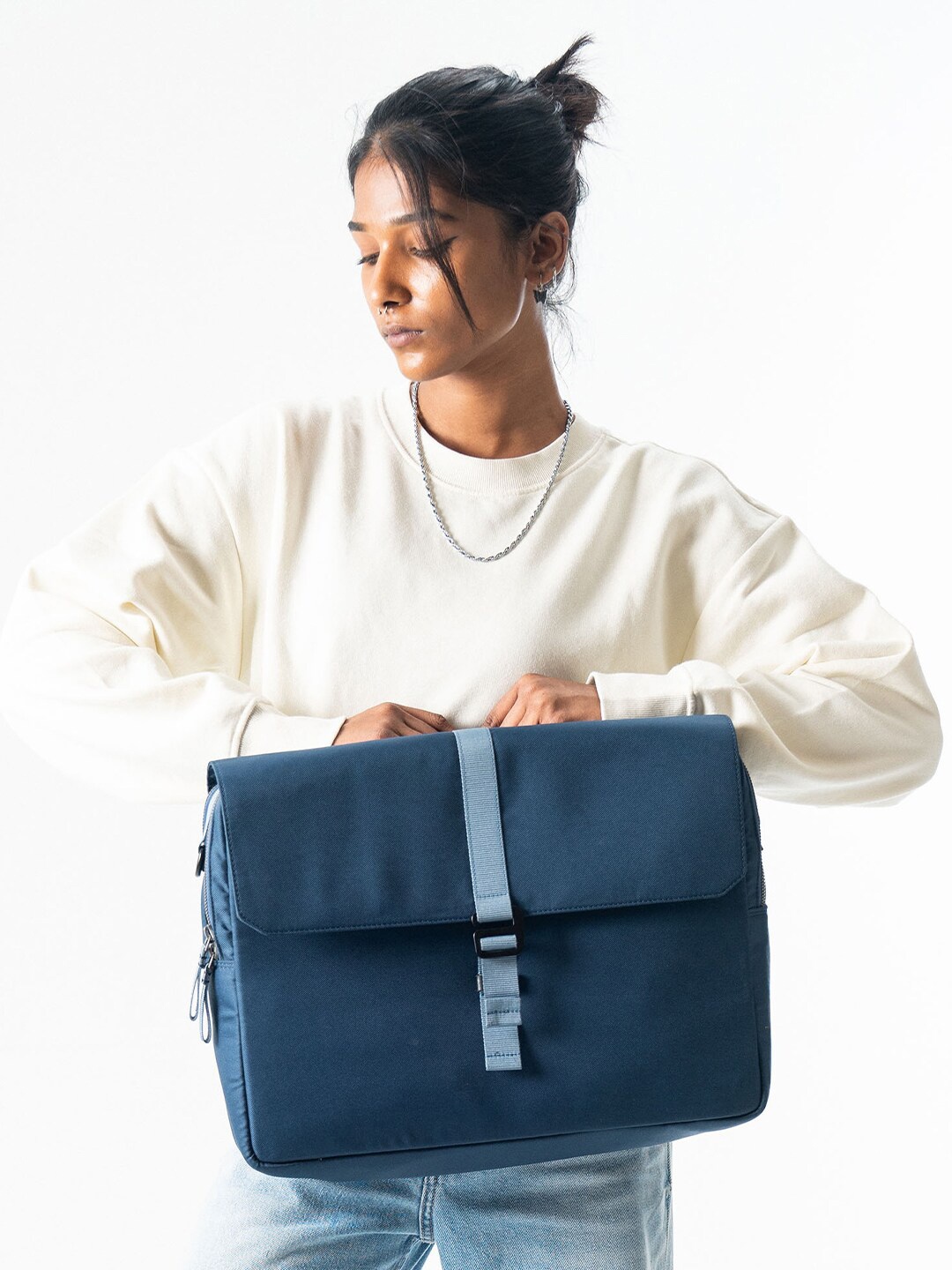 

DailyObjects Deep Sea Mantle Laptop Messenger Bag, Blue