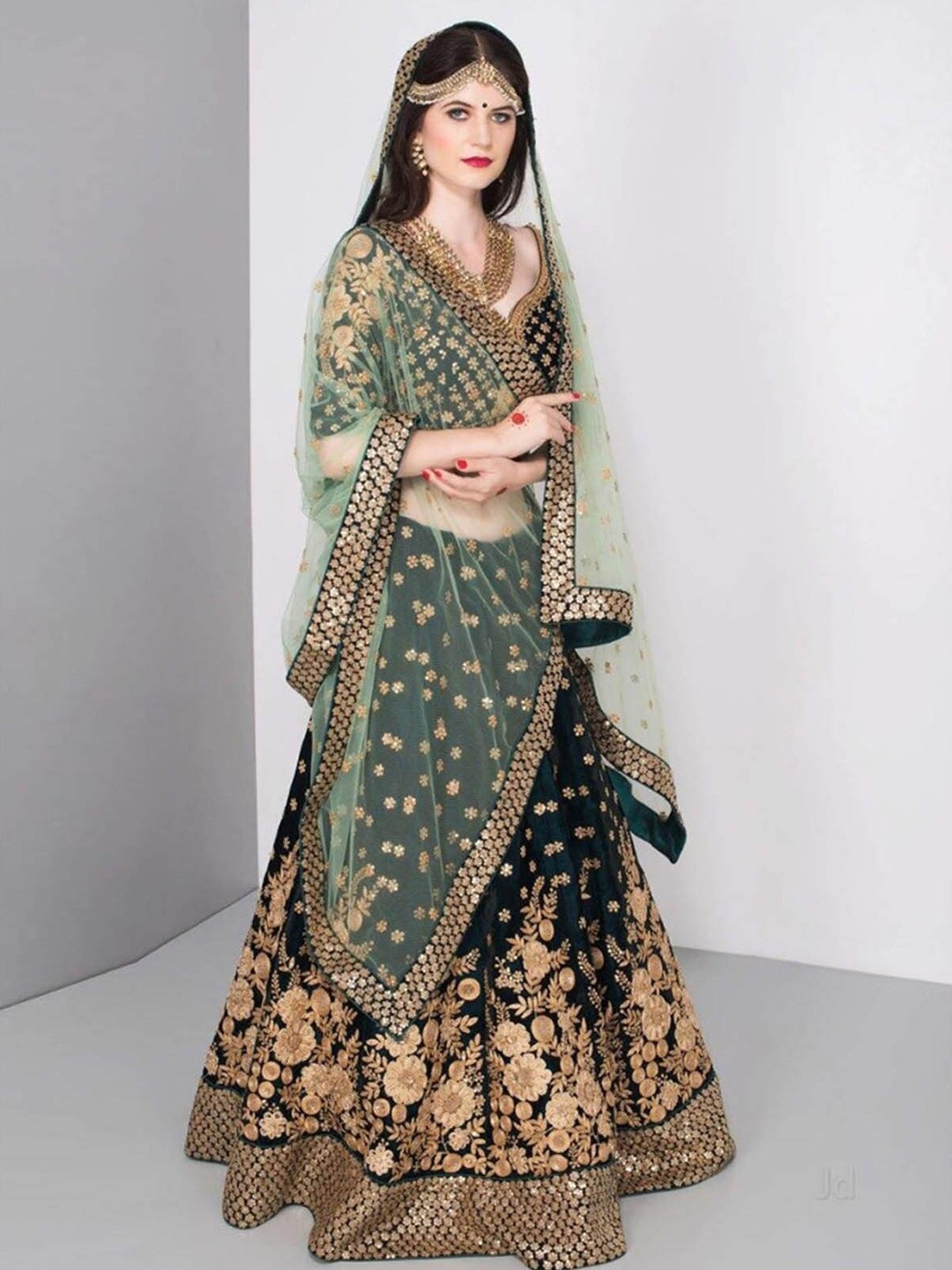 

ODETTE Green & Gold-Toned Embellished Thread Work Semi-Stitched Lehenga & Unstitched Blouse With Dupatta