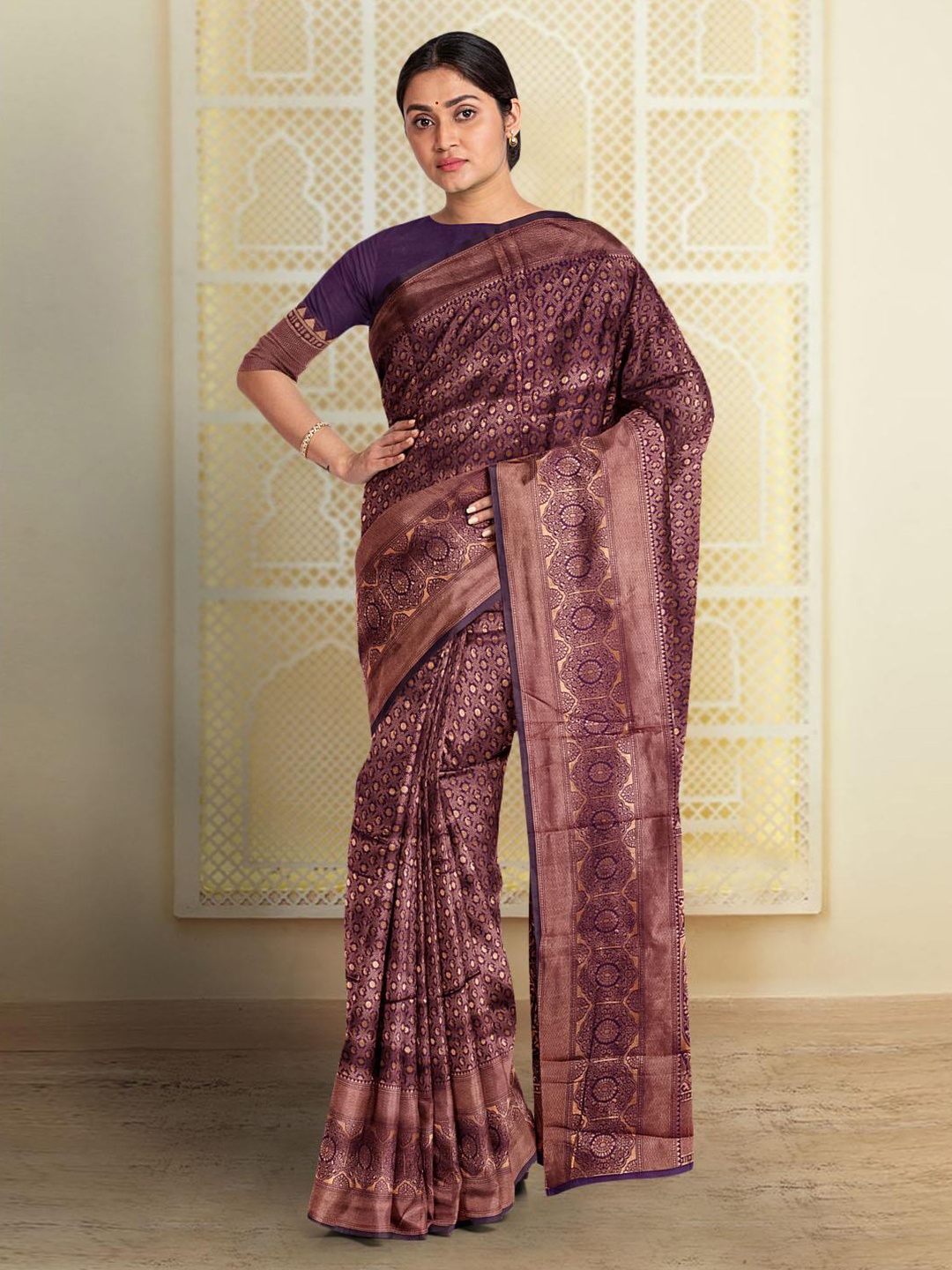 

Kalamandir Ethinic Woven Design Zari Saree, Purple