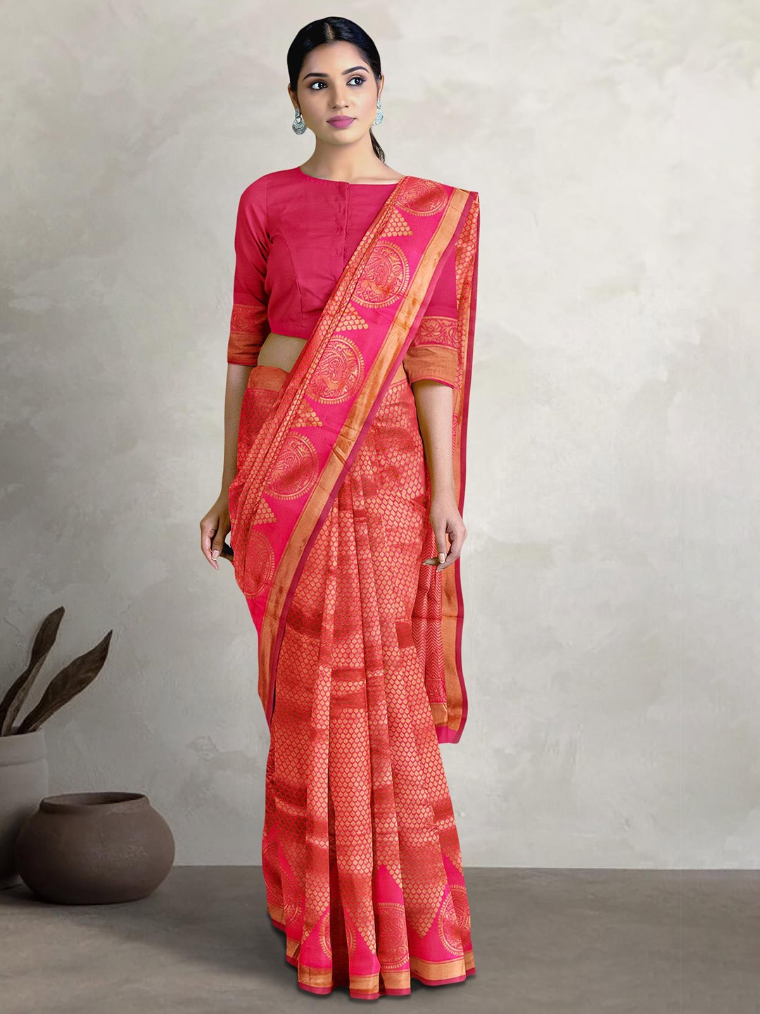 

Kalamandir Ethinic Woven Design Zari Saree, Red