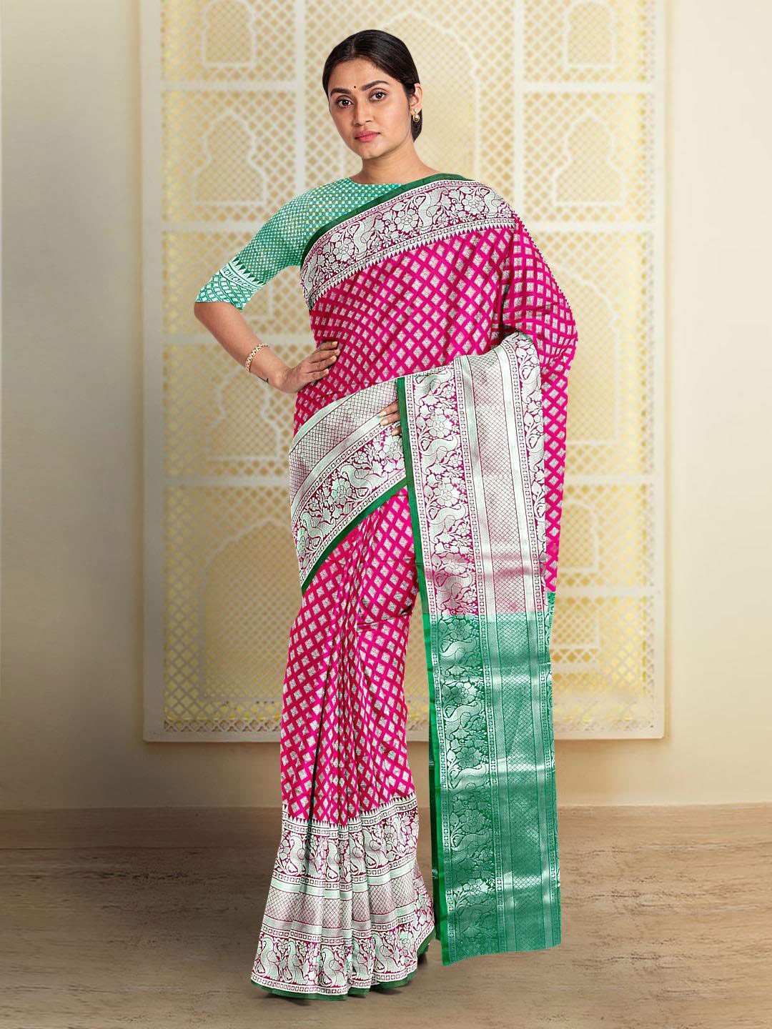 

Kalamandir Ethnic Woven Design Zari Saree, Pink