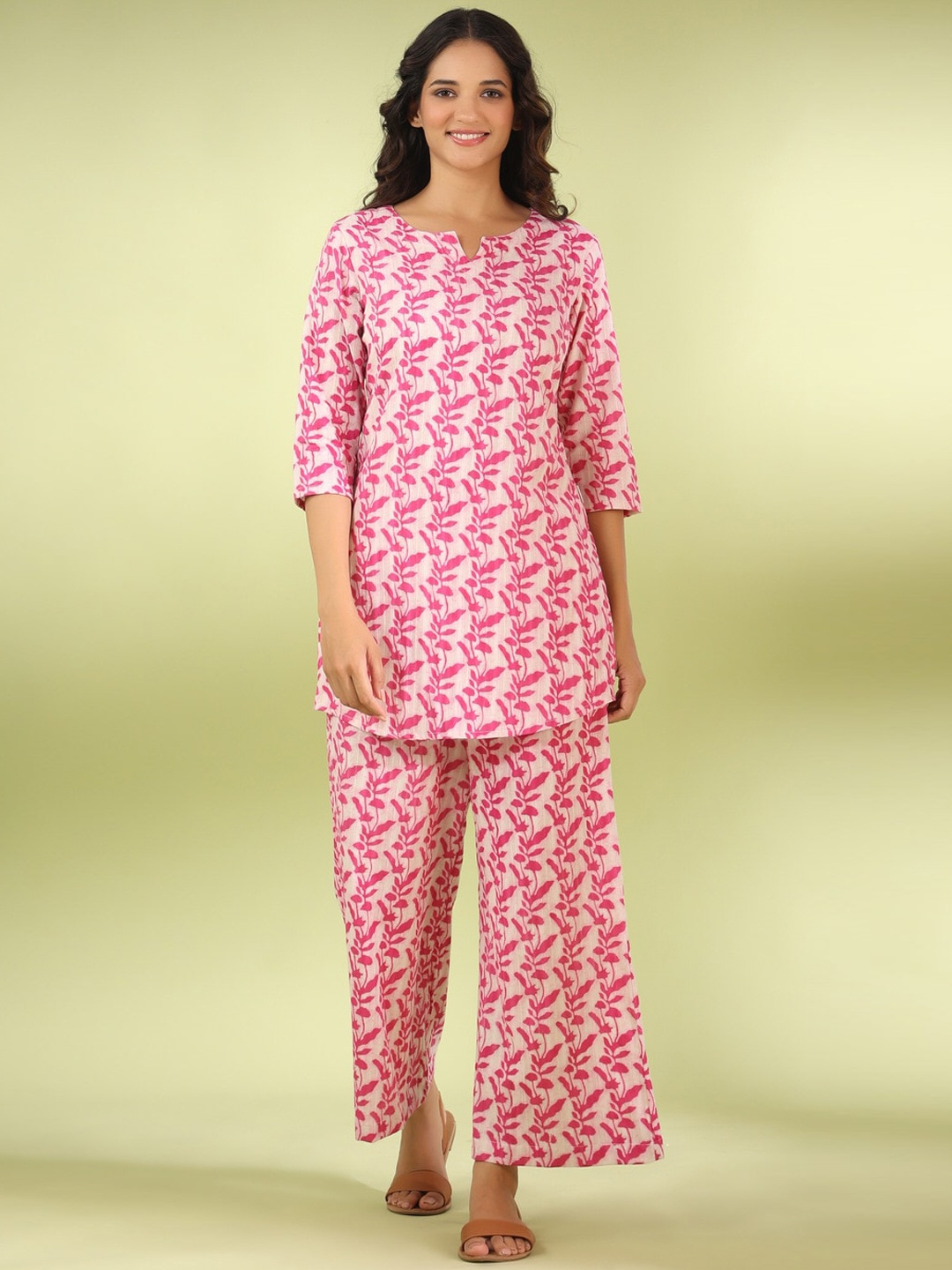 

JISORA Pink & White Floral Printed Pure Cotton Night Suit
