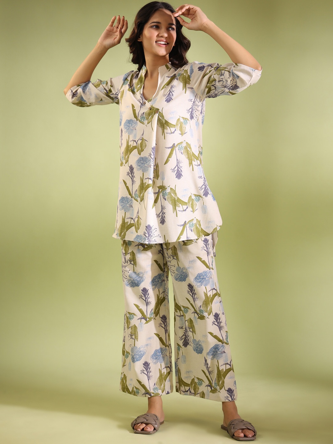 

JISORA Off White & Green Floral Printed Pure Cotton Night Suit