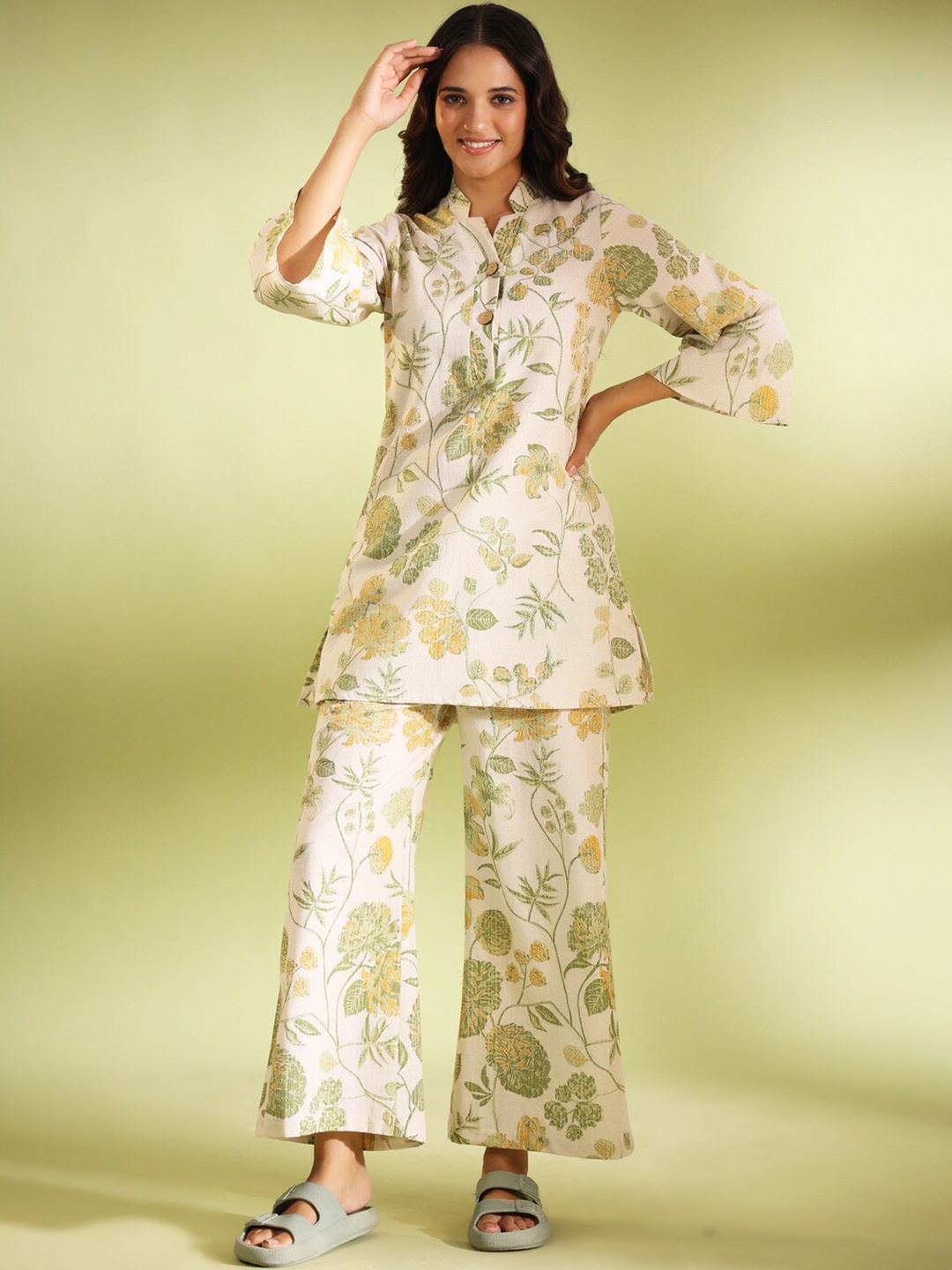 

JISORA Off White & Beige Floral Printed Pure Cotton Night Suit