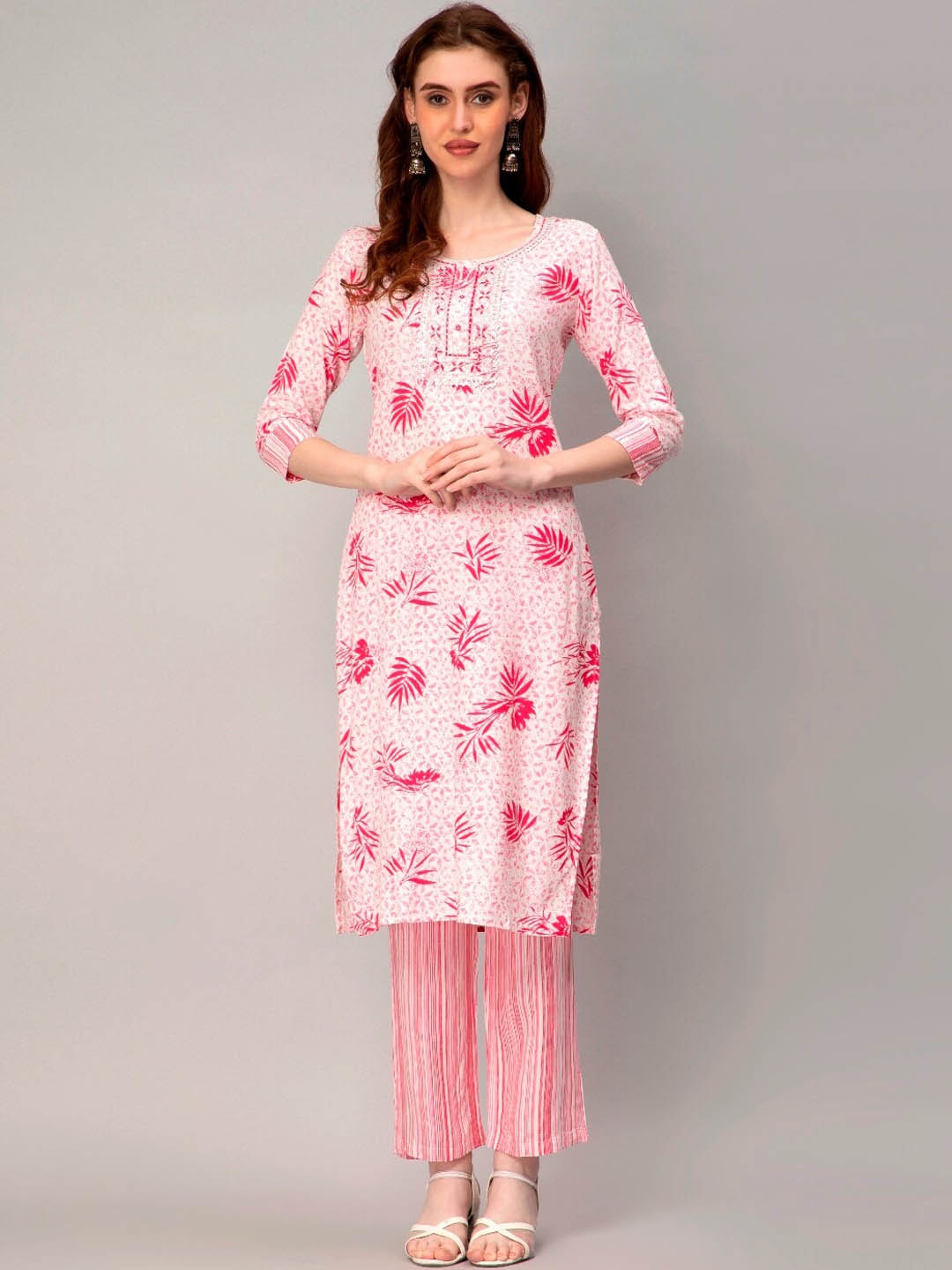 

misbis Floral Printed Gotta Patti Kurta with Palazzos, Pink