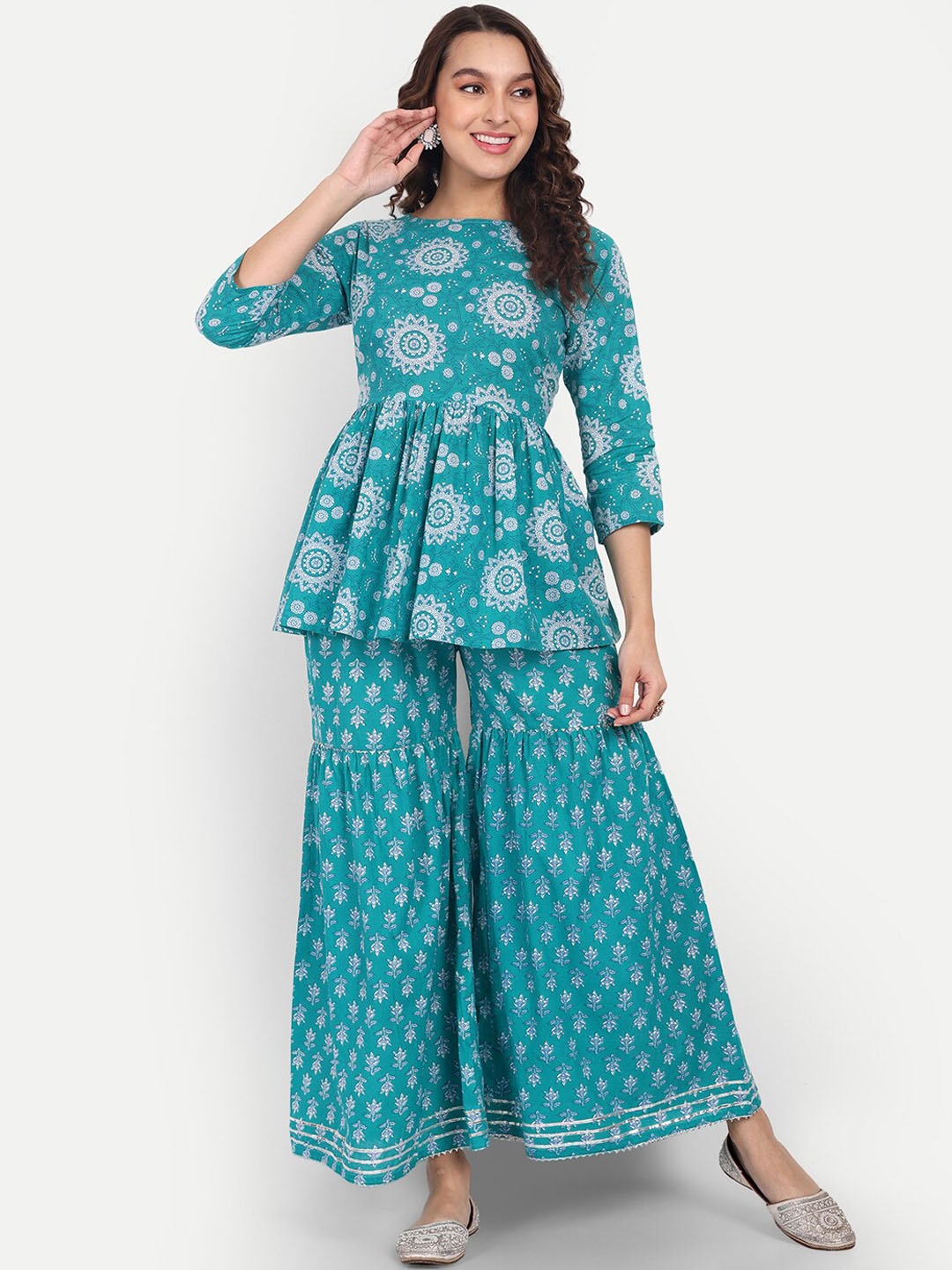 

Aarti Fashion Women Sea Green Ethnic Motifs Embroidered Regular Kurta with Sharara