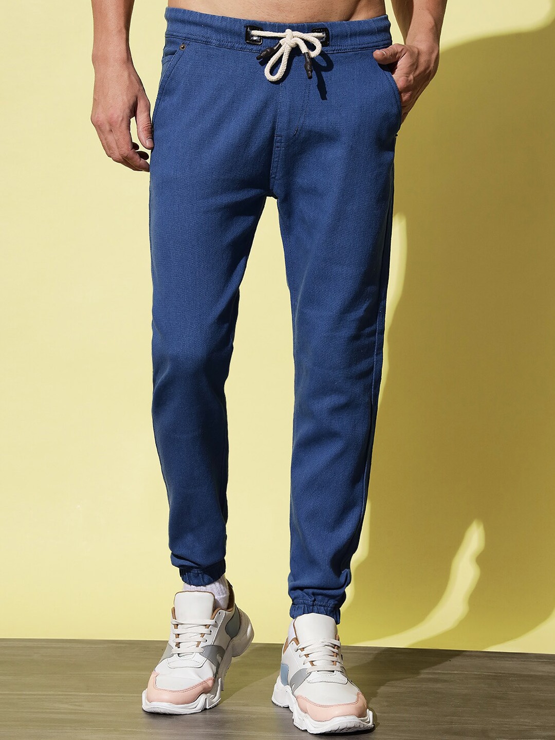

UNITED DENIM Men Mid-Rise Stretchable Denim Jogger, Blue