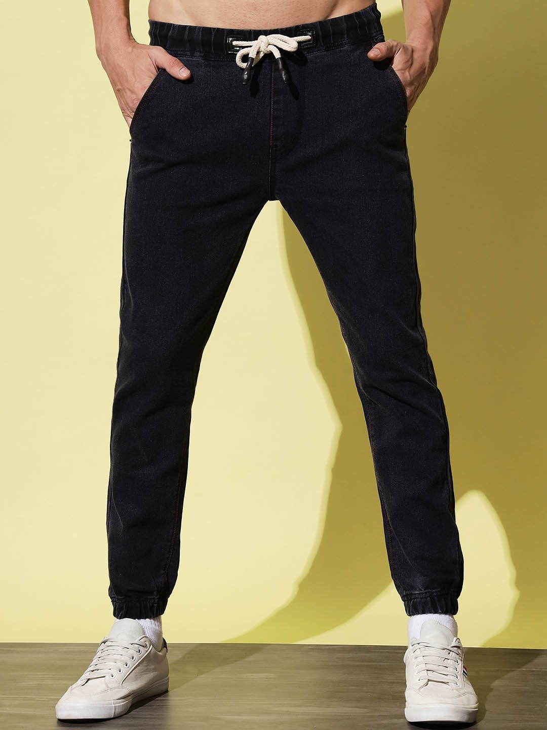 

UNITED DENIM Men Mid Rise Jogger Stretchable Denim Trousers, Grey