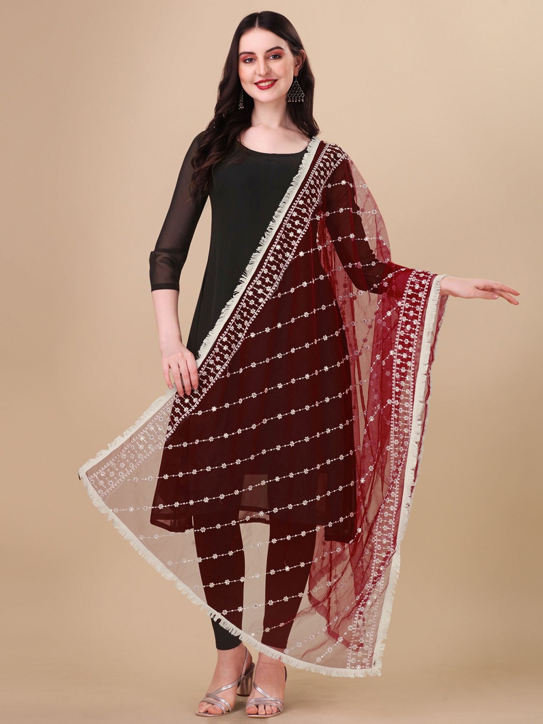 

Nimidiya Sequinned Embellished Dupatta, Maroon