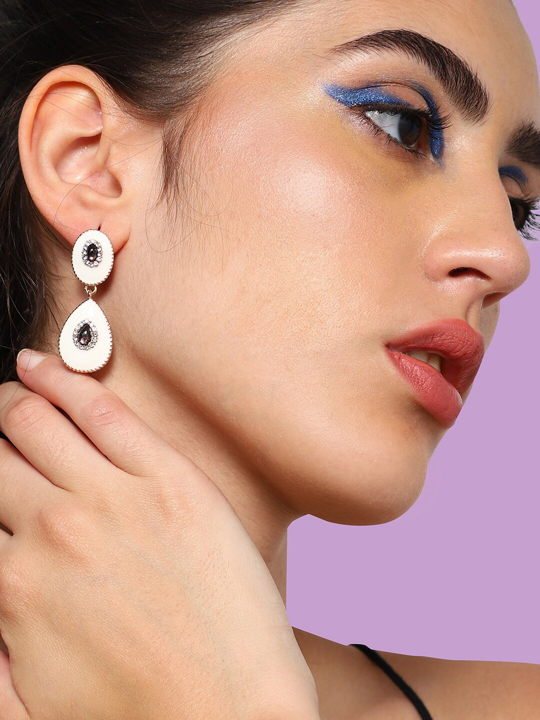 

SOHI Gold-Plated Stone-Studded Drop Earrings
