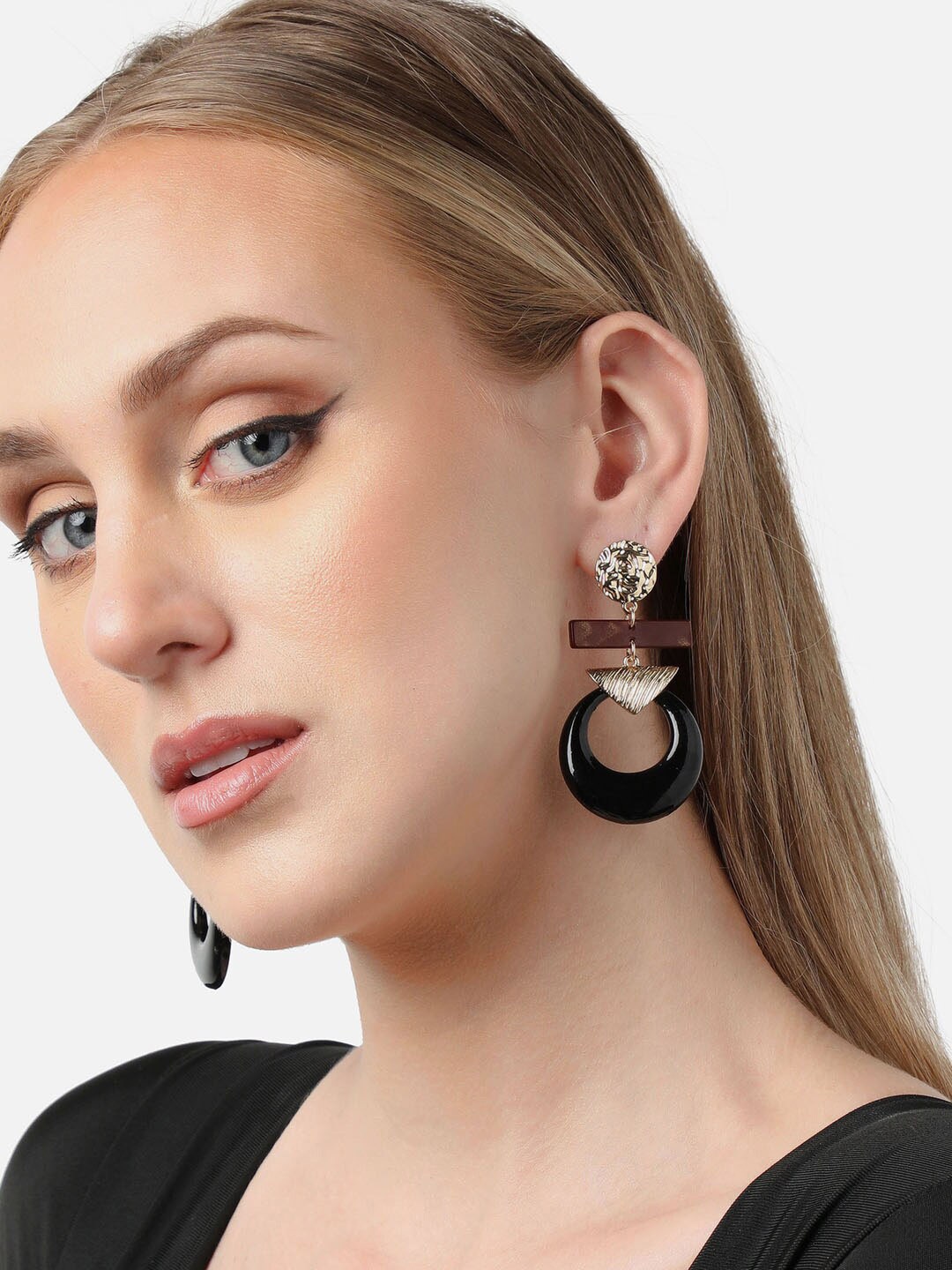 

SOHI Gold-Plated Geometric Drop Earrings