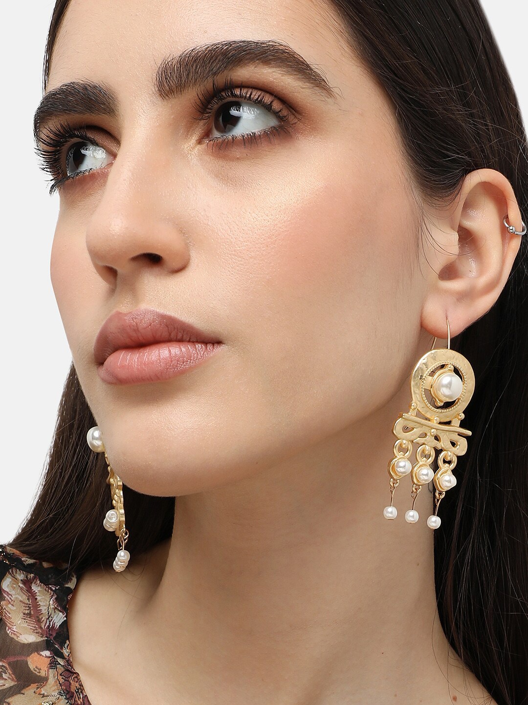 

SOHI Gold-Plated Contemporary Drop Earrings