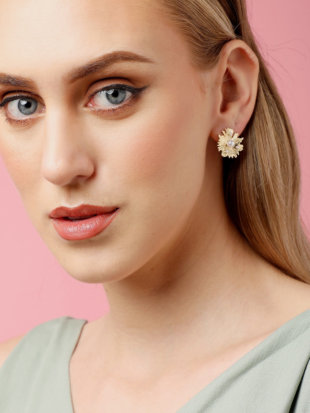 

SOHI Gold-Plated Contemporary Studs Earrings