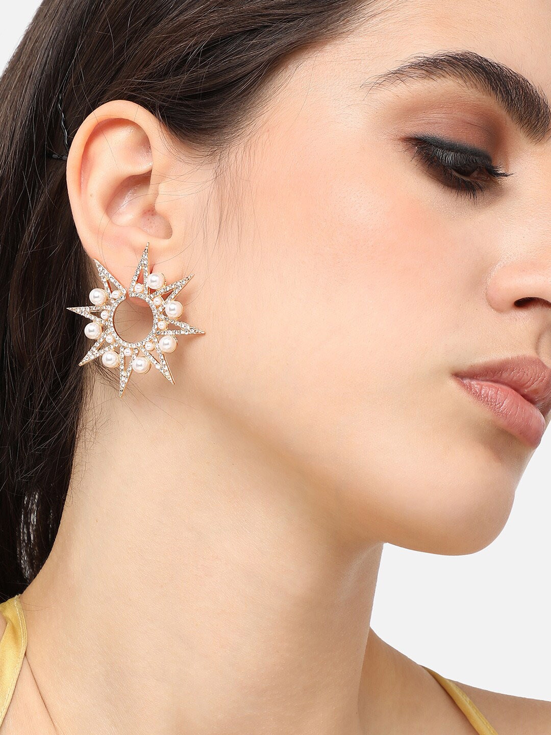 

SOHI Gold-Plated Contemporary Drop Earrings
