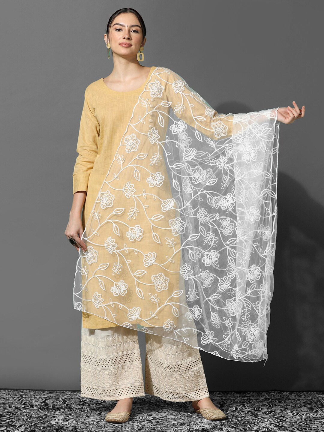 

Satrani White Floral Embroidered Dupatta