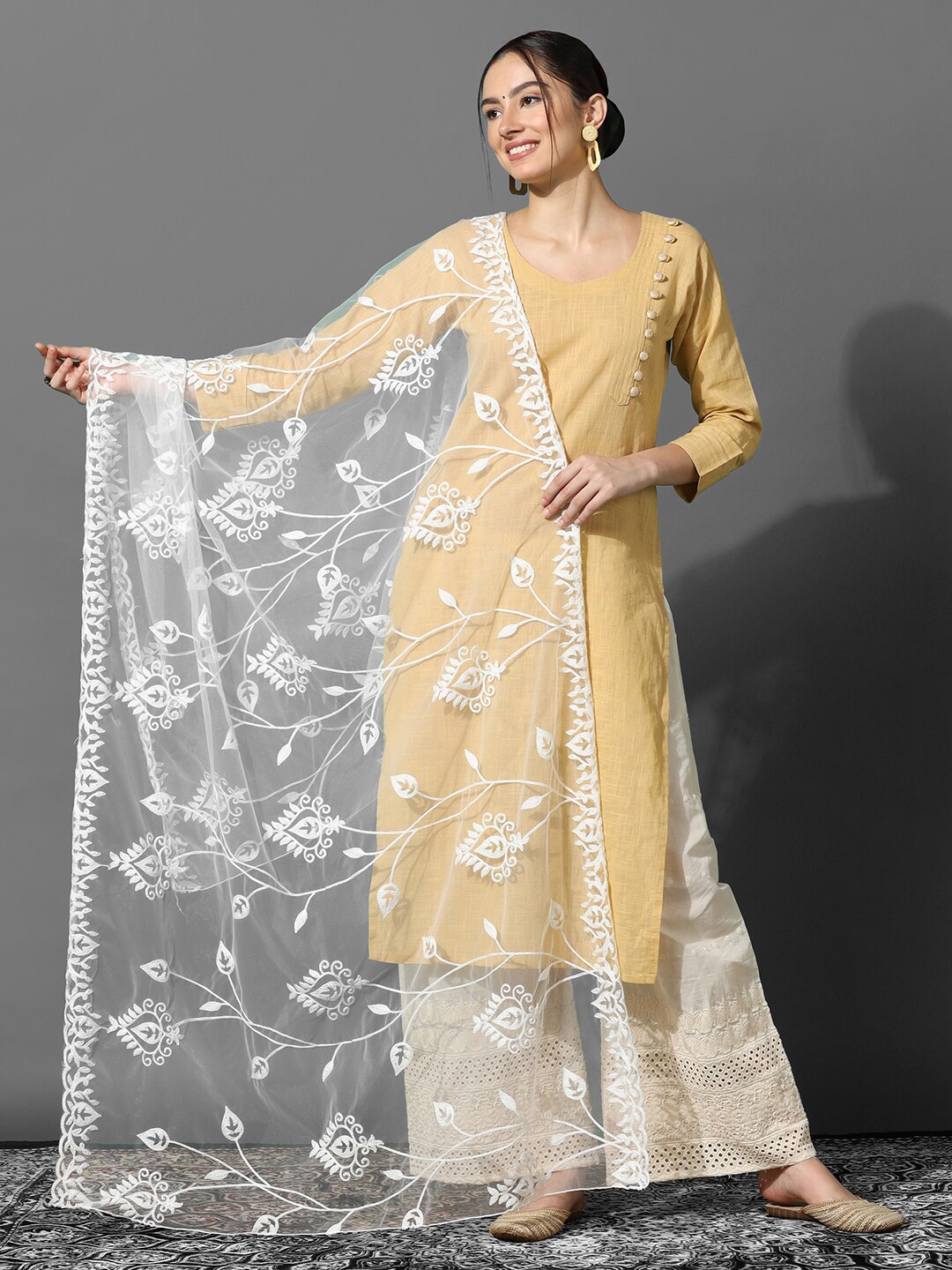 

Satrani White Floral Embroidered Dupatta