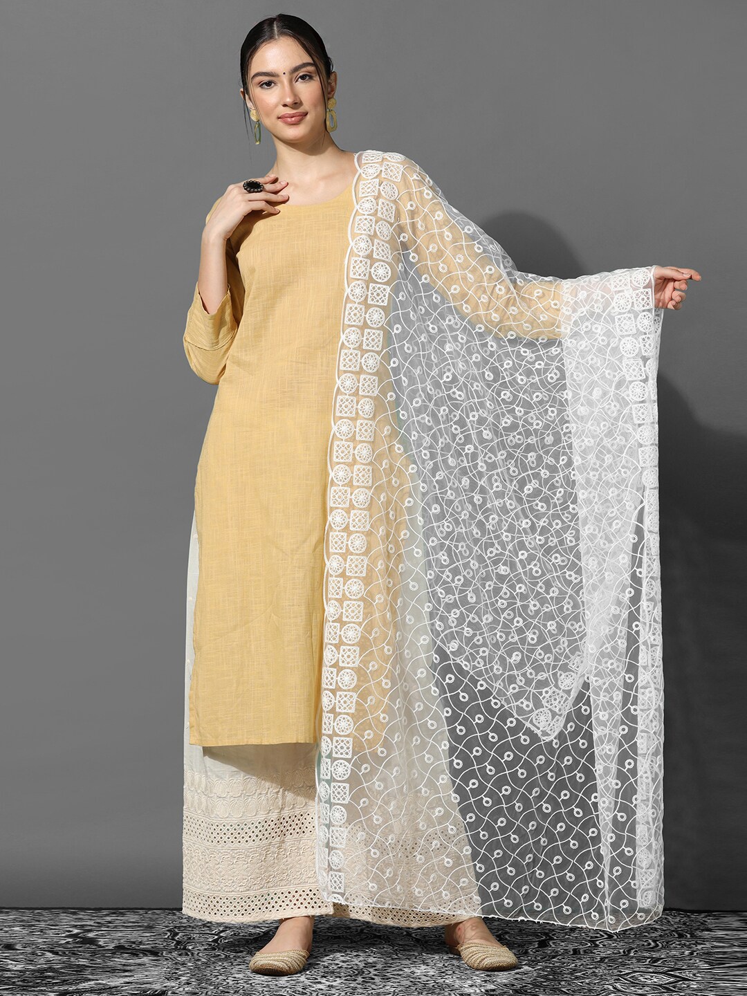 

Satrani White Geometric Embroidered Dupatta