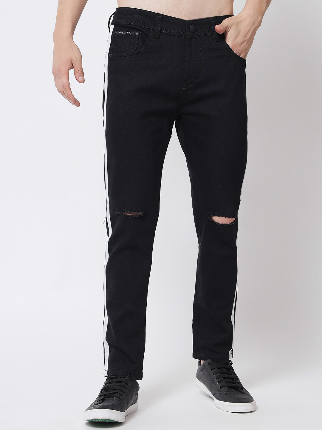 

UNITED DENIM Men Mid Rise Slim Fit Slash Knee Side Stripes Stretchable Jeans, Black
