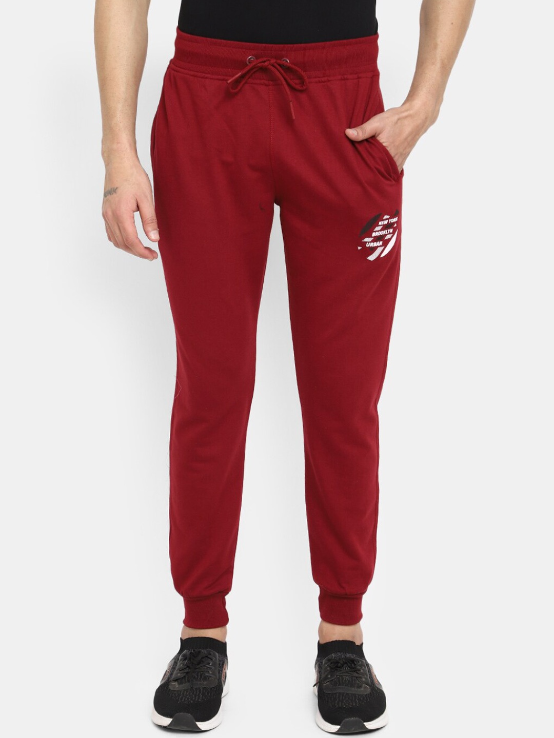 

V-Mart Men Regular Fit Mid-Rise Joggers, Maroon