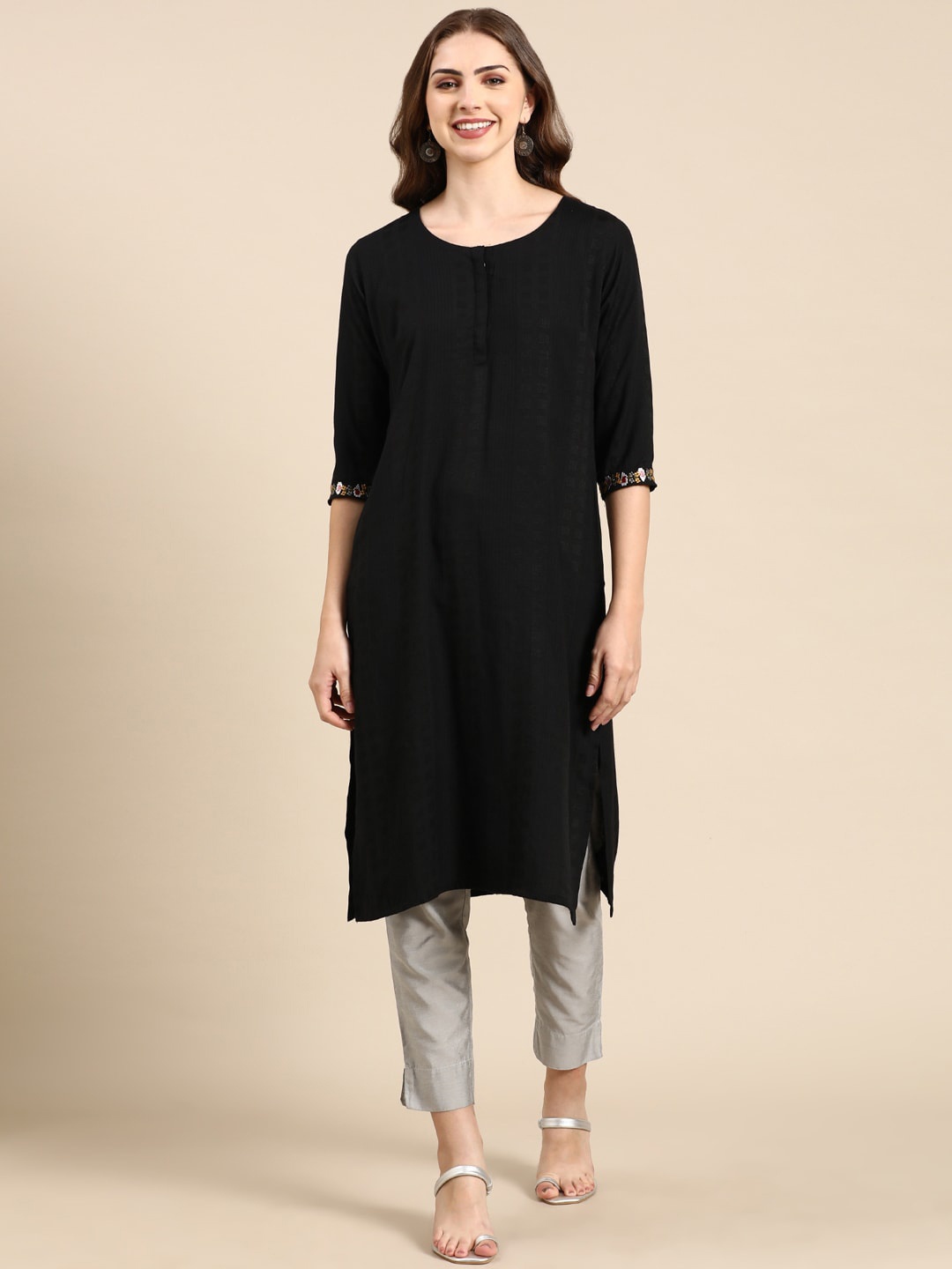 

SHOWOFF Thread Work Straight Kurta, Black