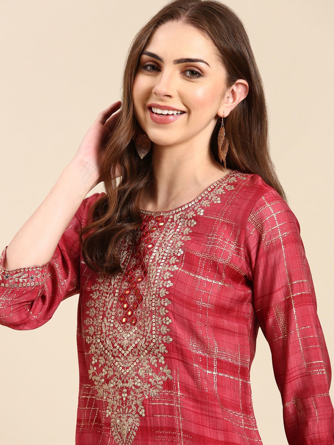 

SHOWOFF Ethnic Motifs Yoke Design Mirror Work Kurta, Coral