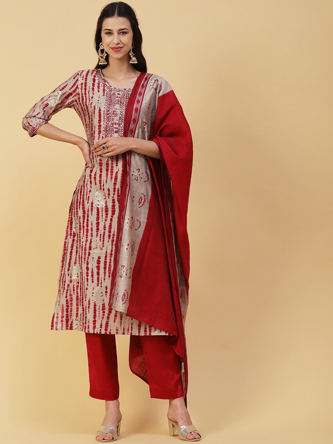 

FASHOR Shibori Printed Regular Mirror Work Kurta With Trousers & Printed Dupatta, Grey