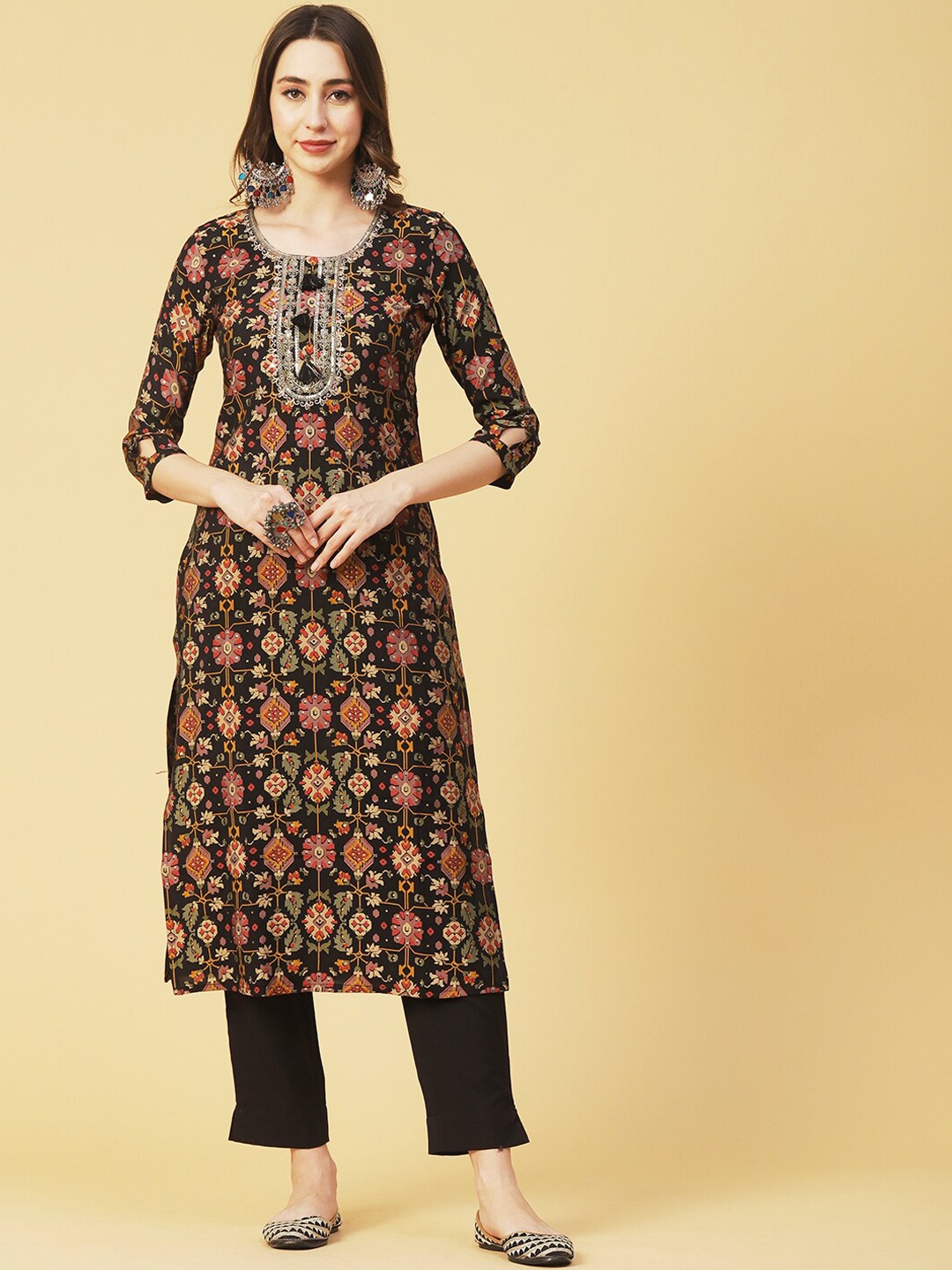 

FASHOR Black & Green Ethnic Motifs Printed Zari Straight Kurta with Trousers