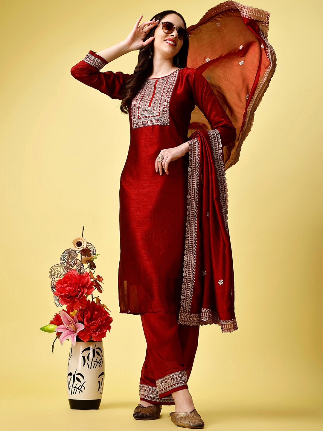 

ASPORA Ethnic Motif Yoke Design Sequinned Kurta With Palazzos & Dupatta, Red