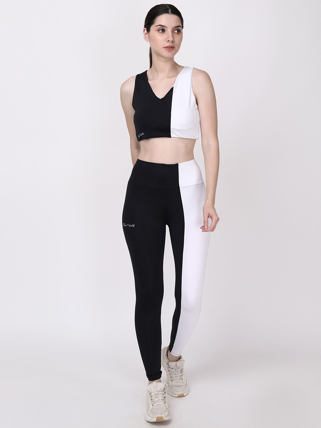 

Fibre World Colourblocked Sleeveless Anti-Scratching Crop Top & Leggings, Black