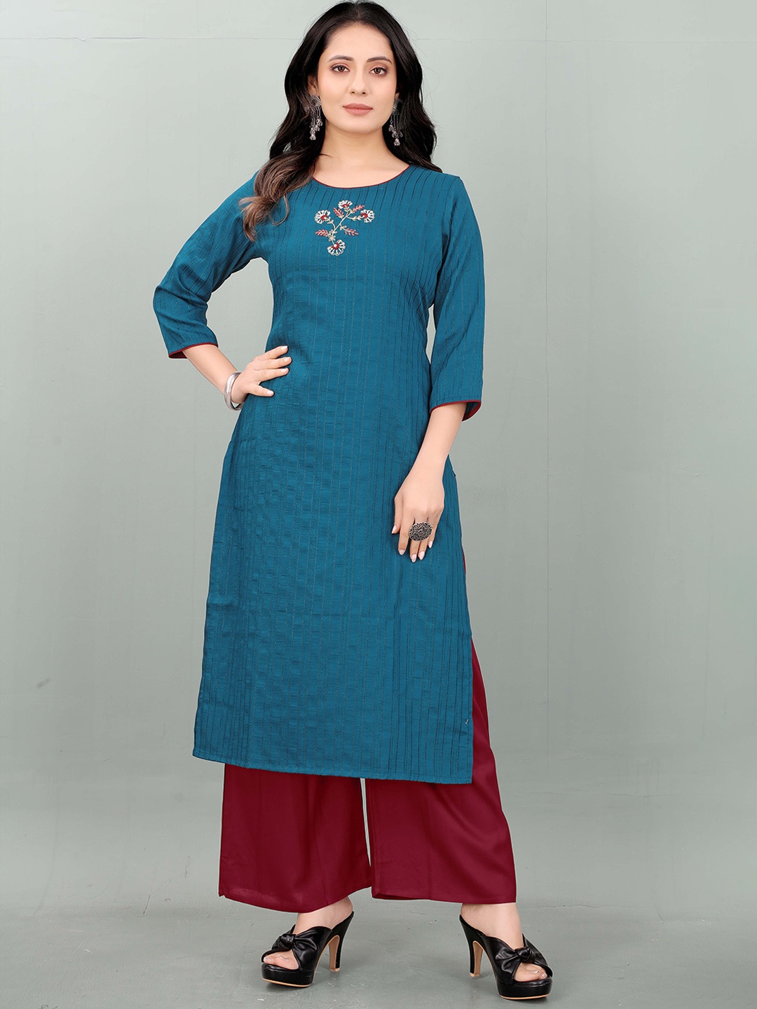 

RACHNA Striped Regular Thread Work Straight Kurta With Palazzos, Blue