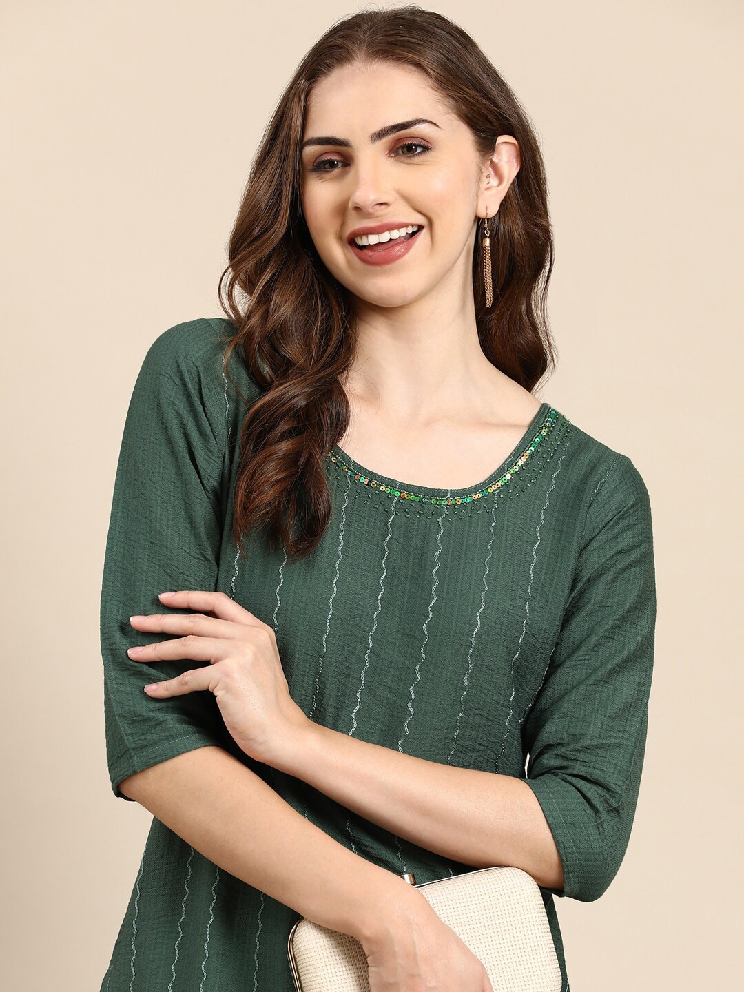 

SHOWOFF Thread Work Sequined Kurta with Trousers, Green