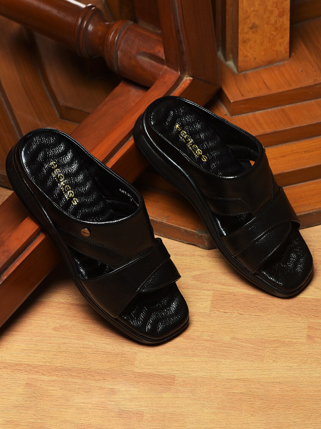 

Liberty Men Textured Comfort Sandals, Black