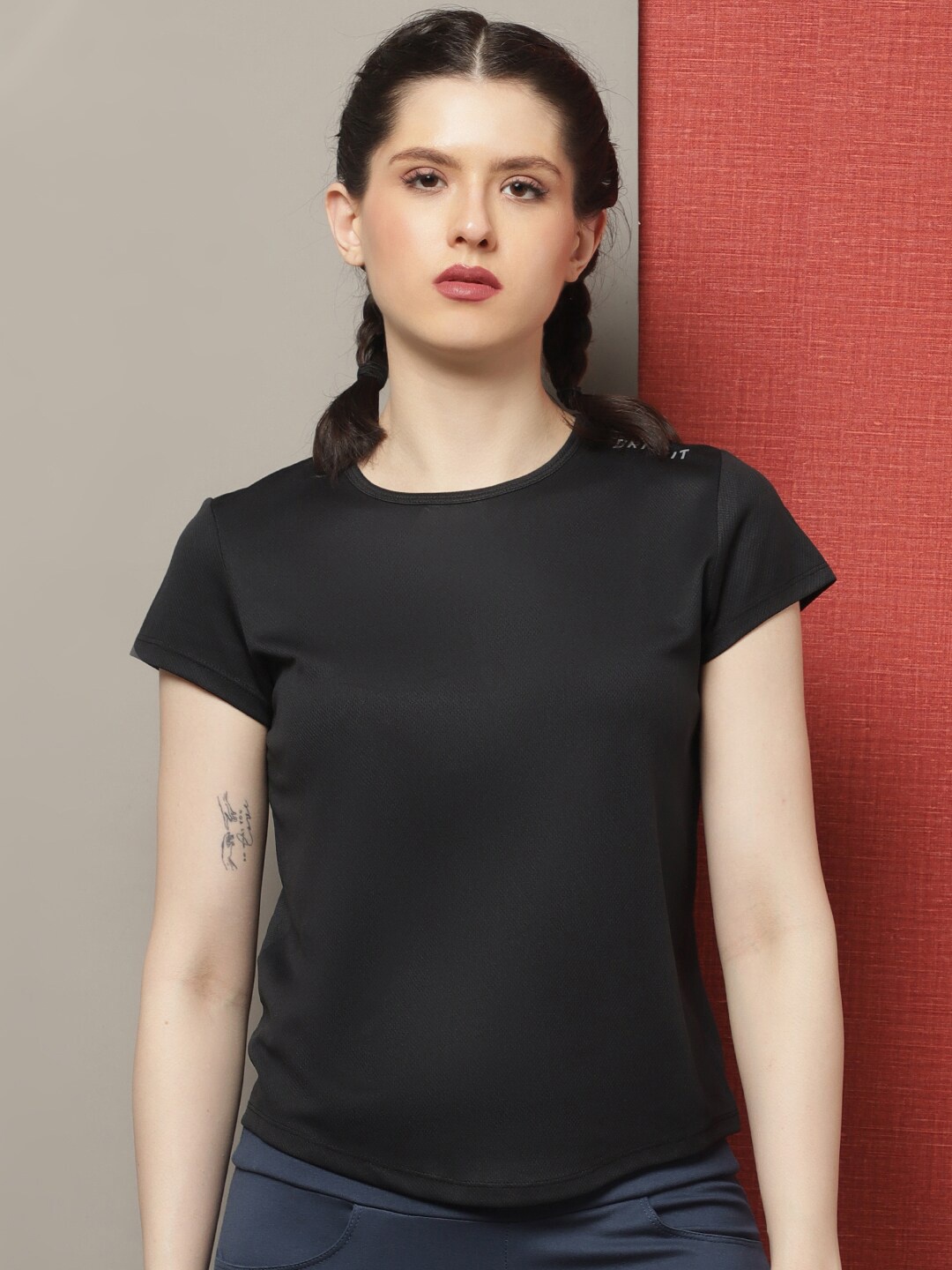 

Friskers Round Neck Short Sleeves Cut outs Slim Fit Running T-shirt, Black