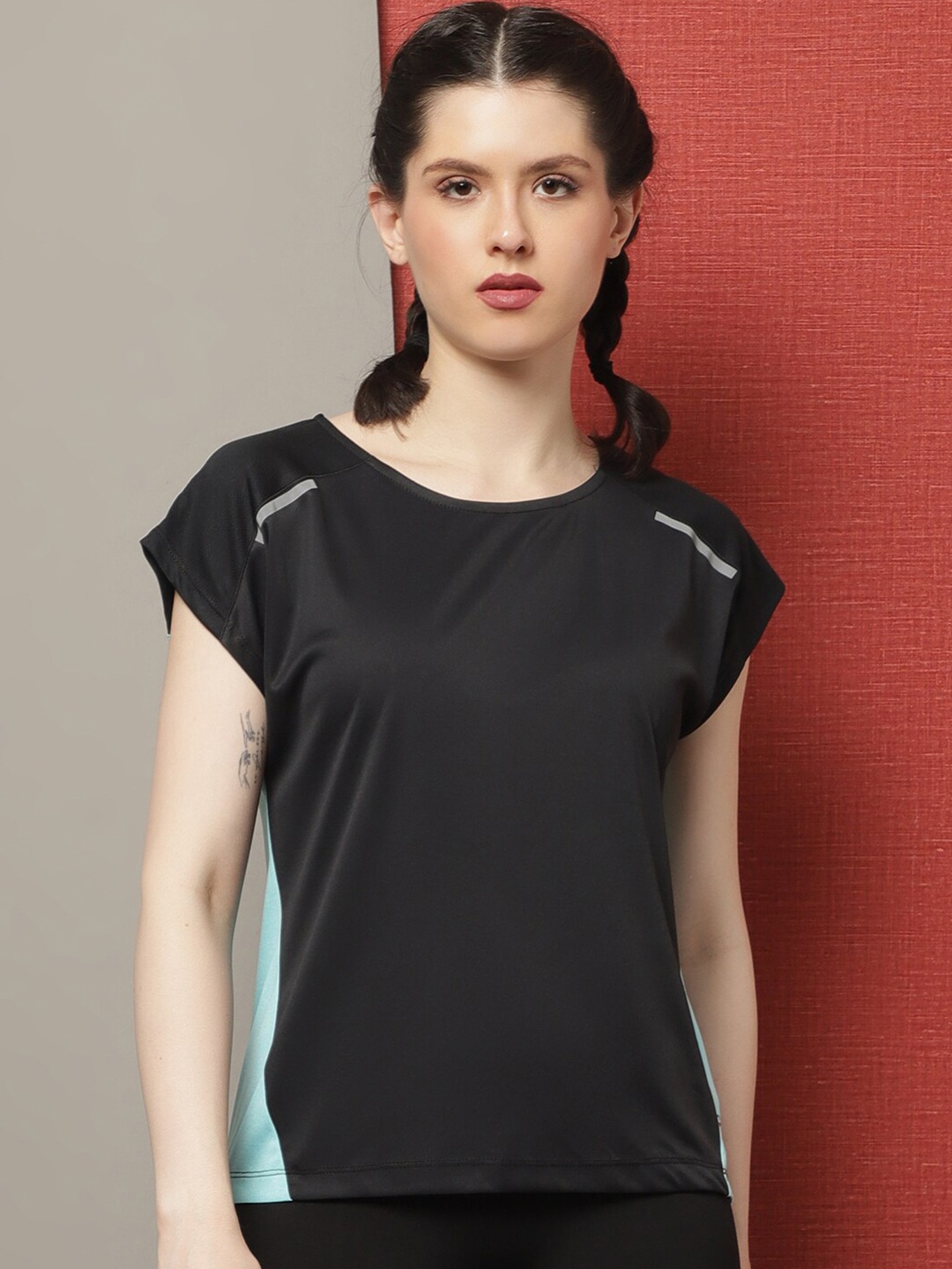 

Friskers Self Design Anti Odour Reflective Breathable Sports T-shirt, Black
