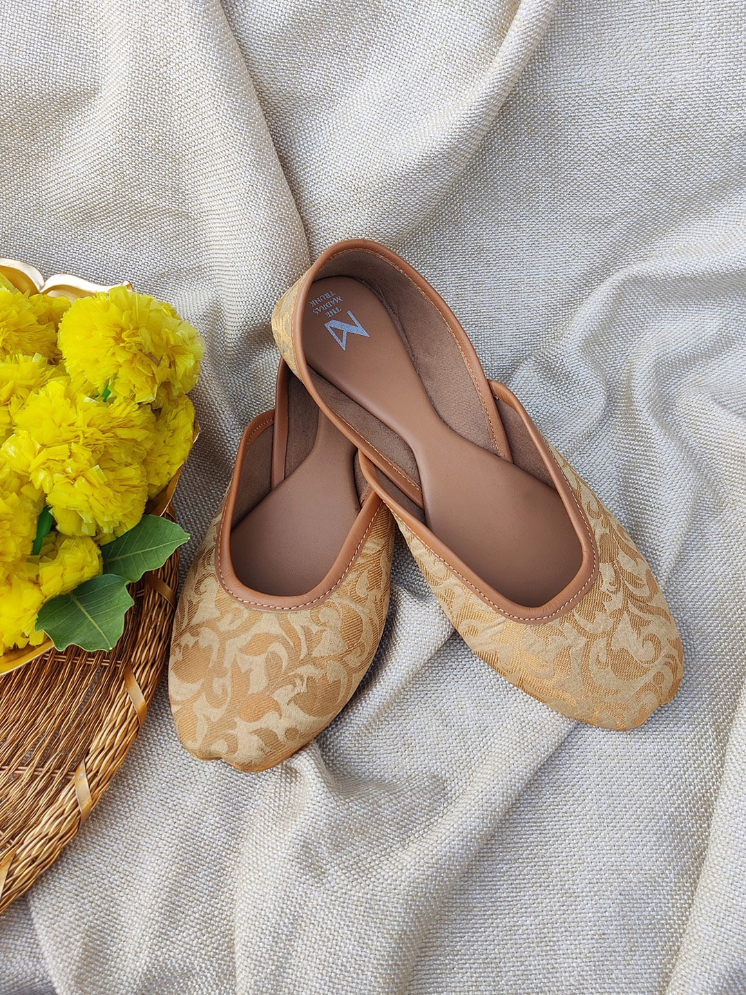 

THE MADRAS TRUNK Women Woven Design Leather Mojaris, Gold