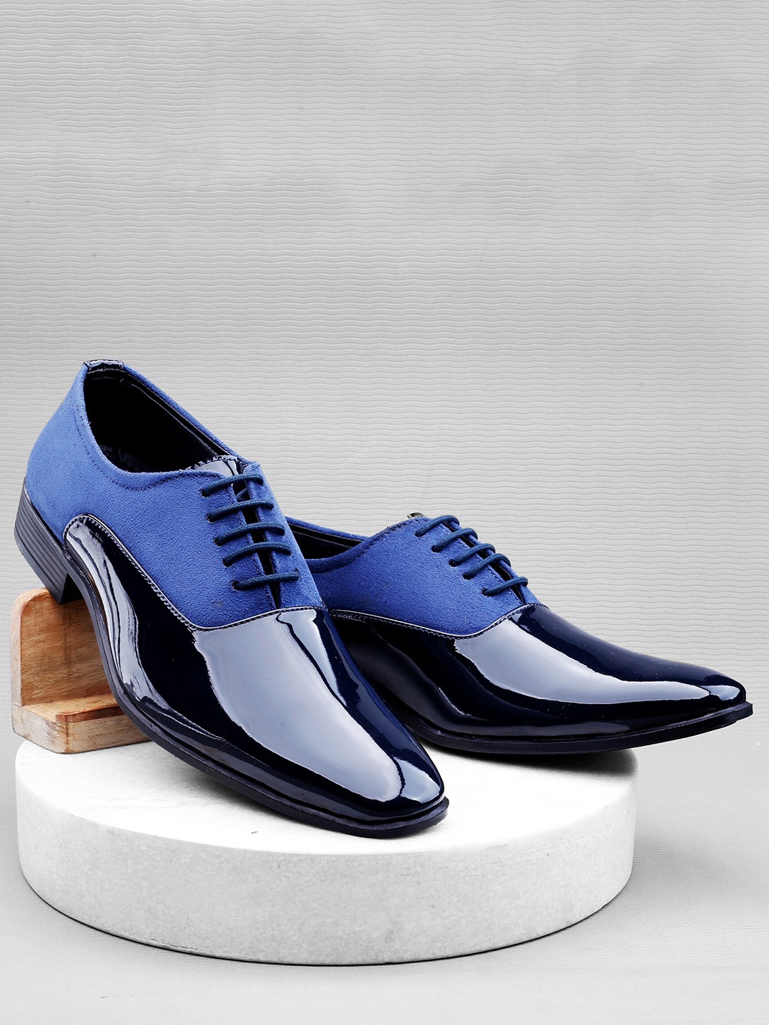 

Bxxy Men Colourblocked Pointed Toe Lace-Up Sneakers, Blue