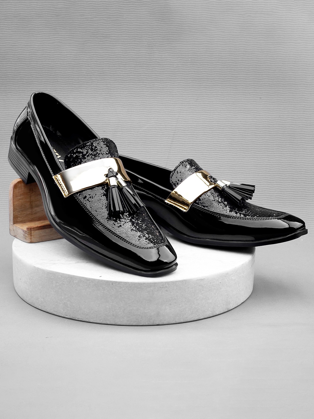 

Bxxy Men Embellished Tassel Loafers, Black